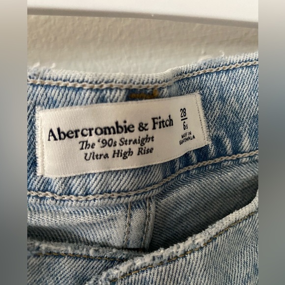 Abercrombie & Fitch 90’s straight ultra high rise with cross-cross waist band - Picture 3 of 3